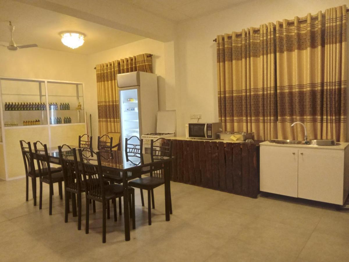 Sky Bloom Bed & Breakfast Homagama Exterior photo