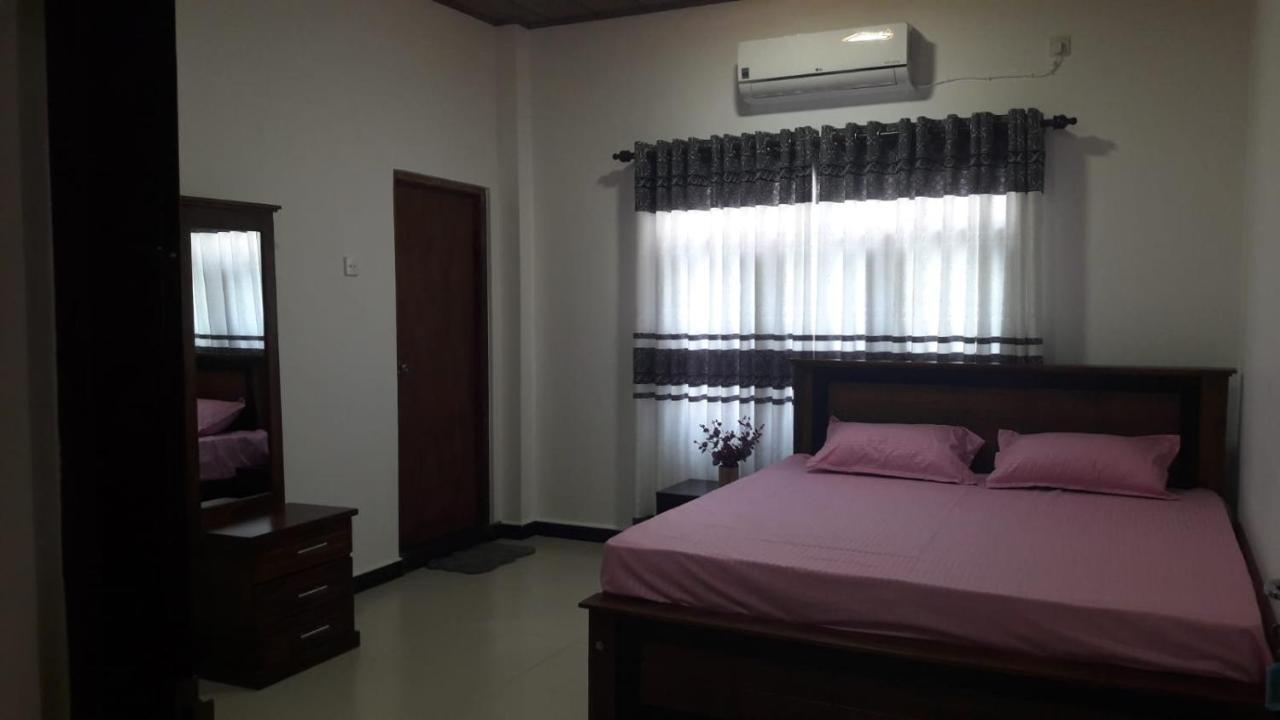 Sky Bloom Bed & Breakfast Homagama Exterior photo