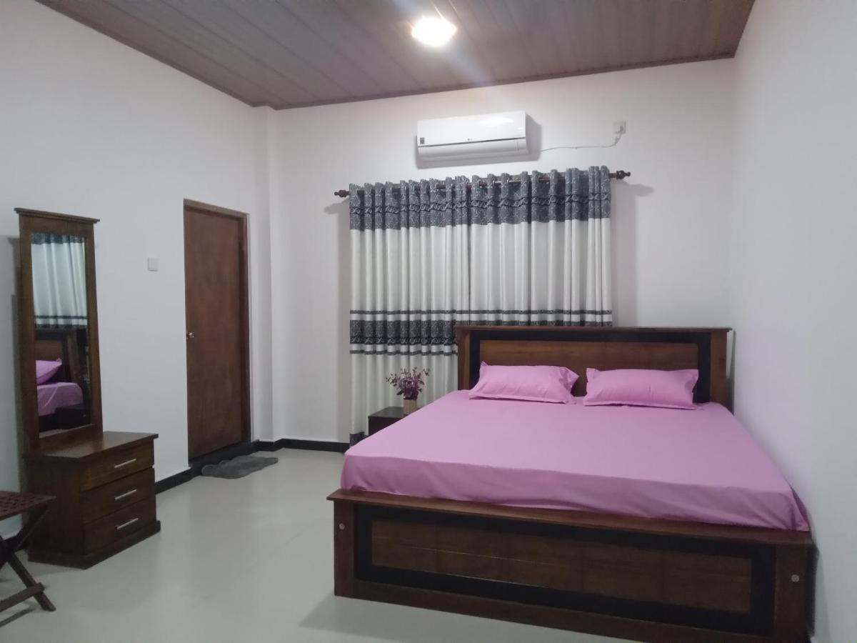 Sky Bloom Bed & Breakfast Homagama Exterior photo